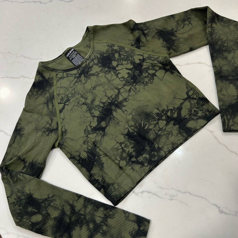 Victoria's Secret PINK Active Olive Crop Top